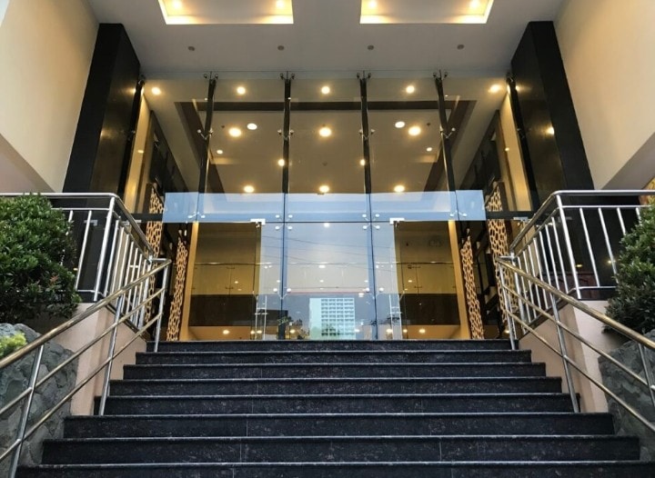 Glass main entrance at Megatower 1 Residences